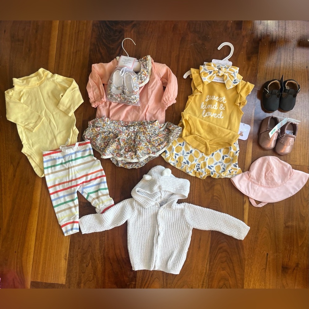 Baby girl clothing bundle size 3-6 months. NWT & like new. Matching sets & more